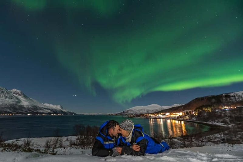Tromsø: Private Northern Lights Chase 2-8 guests - Traveling in Comfort with Thermal Suits and Fire