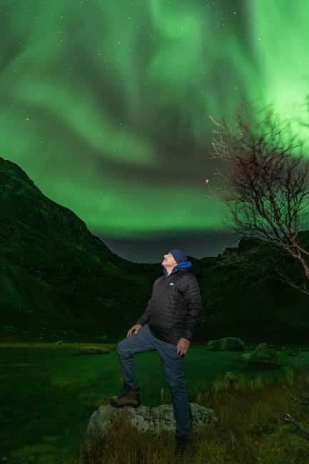 Tromsø: Private Northern Lights Chase 2-8 guests - Professional Photography of the Aurora Borealis