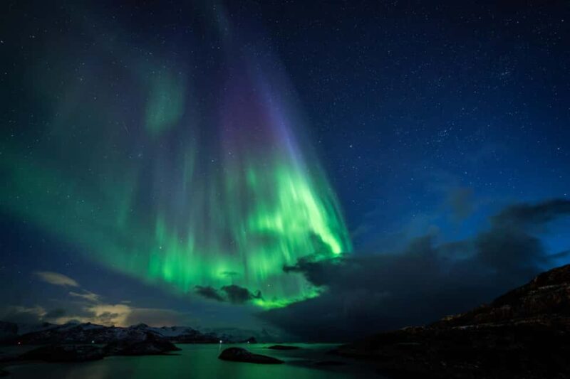 Tromsø: Private Northern Lights Minibus Tour with Photos - The Experience of a Bonfire and Small Meal