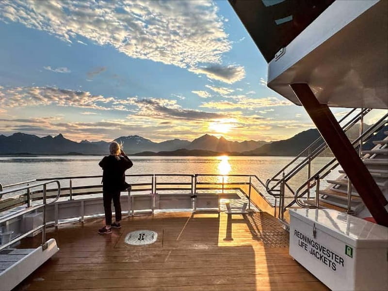 Tromsø: Summer Arctic Light Cruise with a Guide - The Experience of the Guides and Commentary