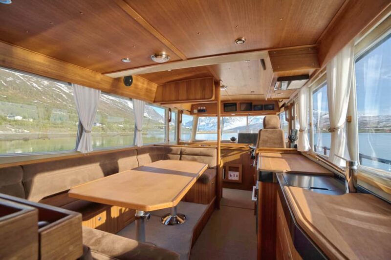 Tromsø: Whale Watching VIP Boat Tour with Lunch - The Importance of Proper Preparation: Clothing and Equipment