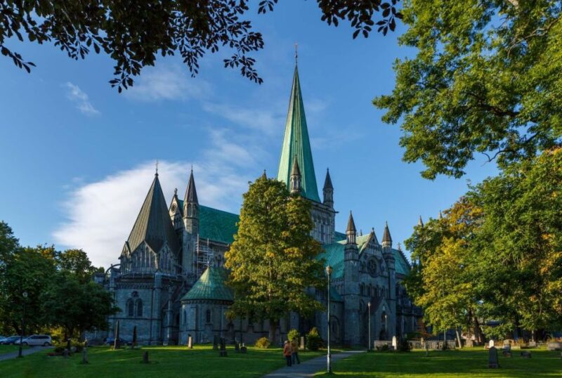 Trondheim: City Highlights Bus and Walking Tour - Exploring Trondheim with a Mix of Bus and Foot