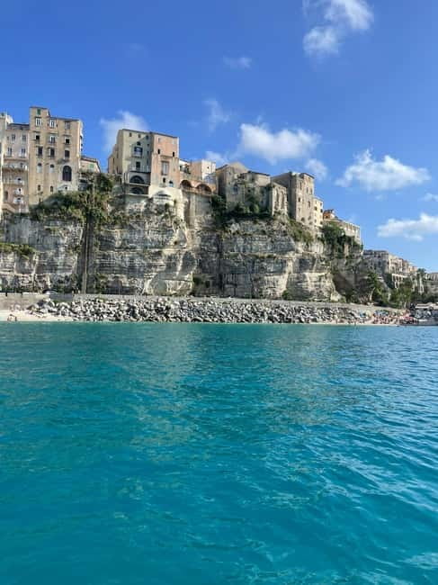Tropea: escursione Max 8 People esclusive Costa degli Dei - The Guide’s Role: Knowledgeable and Engaging