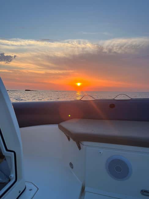 Tropea: tour in barca al tramonto con aperitivo - Tropea: tour in barca al tramonto con aperitivo – A Sunset Boat Adventure in Sicily