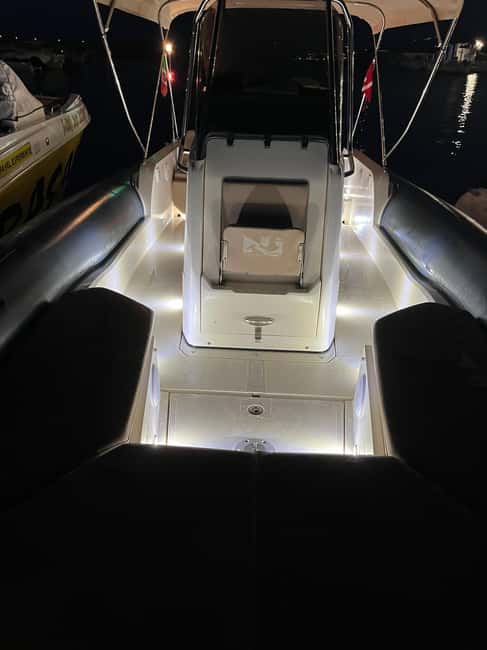 Tropea: tour in barca al tramonto con aperitivo - Relaxation, Music, and SUP Fun on Board