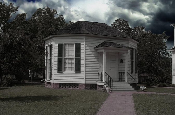 True Crime Tour of Fayetteville - The Experience in Fayetteville’s Historic and Crime-Related Sites