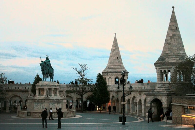 True Crime Walking Tour in the Buda Castle district - From the Starting Point to the Final Stop at Clark Ádám Tér