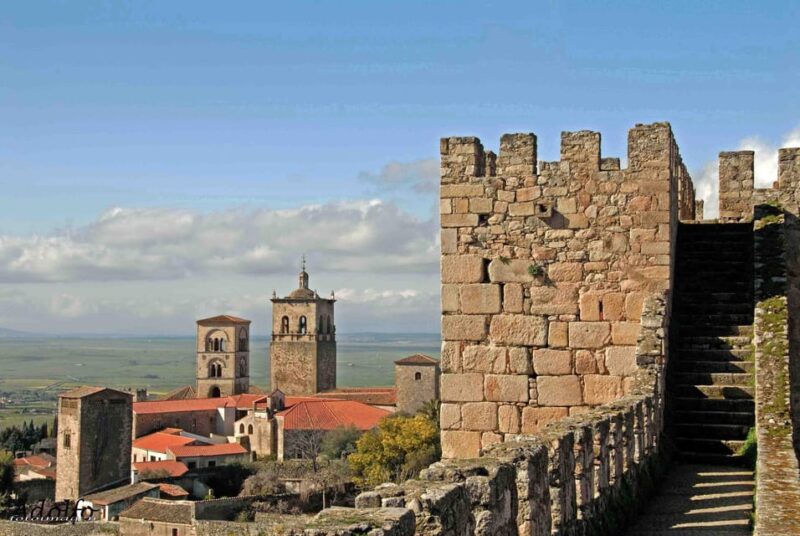 Trujillo : Guided visit "Medieval Scenery and Route of the Discoverers". - Inside Pizarro’s House Museum