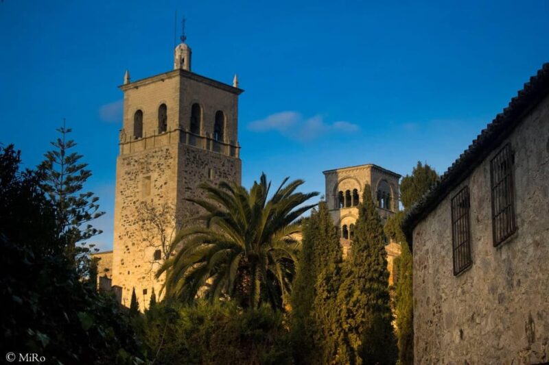 Trujillo :Sunset guided visit "The Sunset Collector". - The Role of the Local Guide and Personal Touch