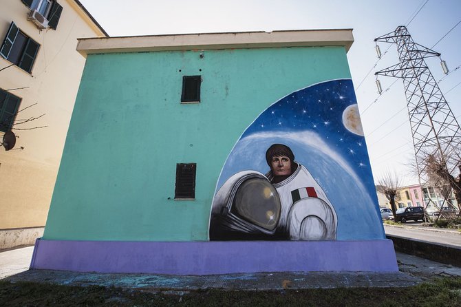 Trullo Photo Tour: popular art and poetry on the walls of a neighborhood - The Unique Charm of the Trullo Neighborhood