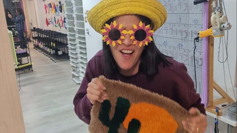 TUFTING: Learn how to make a rug during a fun class in Valencia. - Discovering Tufting in Valencia at EP custom rug