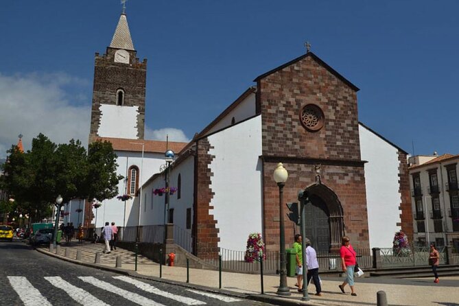 Tuk Tuk tour in Funchal - Practical Details: Logistics and Booking