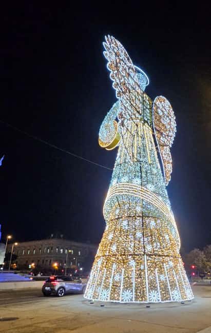 Tuk-tuk Tour: The magic of Christmas lights with a cava tasting - The Cava Tasting and Refreshments