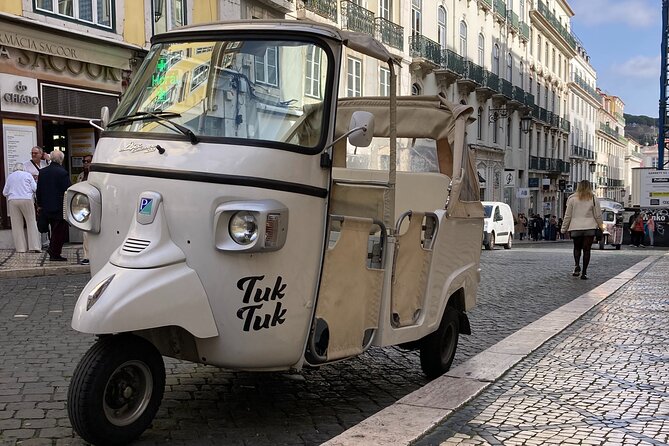 Tuktuk adventure through Lisbon - Key Points