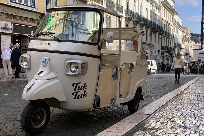 Tuktuk adventure through Lisbon - Exploring Lisbon’s Main Squares and Castle