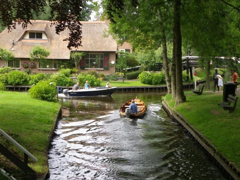 Tulips & Canals: Private Day Trip to Keukenhof and Giethoorn - Suitability and Accessibility Considerations