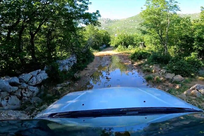 TuLove 4L, Velebit Safari, 4x4 off-road and hiking - Visiting Tulove Grede: Iconic Rock Formations and Winnetou Filming Sites
