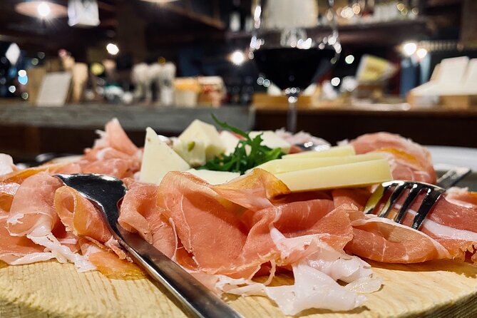 Turin Gourmet Tour: A Premium Tasting Experience by Do Eat Better - Wine Tasting in Turin’s Intimate Wine Bar