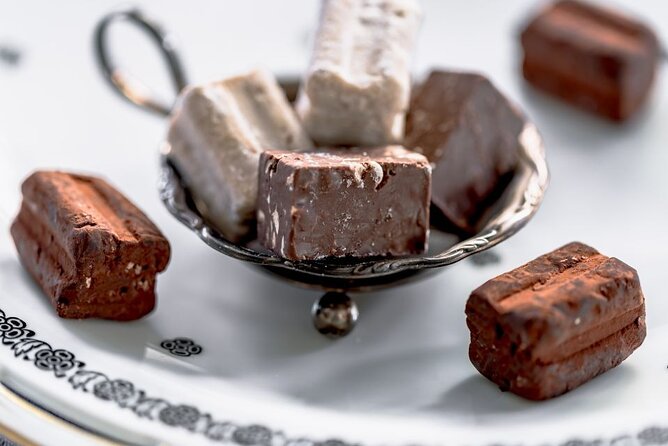 Turin: Private Walking Tour and Royal Snack - The Royal Palace and San Lorenzo Church