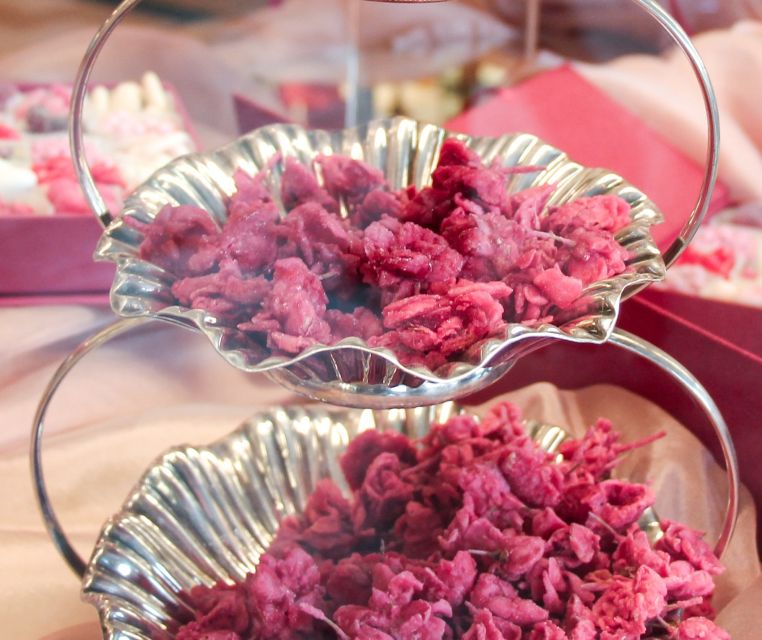 Turins Sweet Delights: A Chocolate Walking Tour - Tasting the Iconic Gianduiotti and Other Pastries