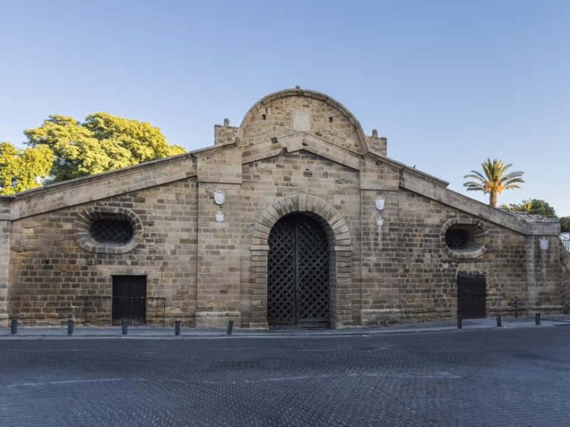 Turkish Landmarks in Old Town Nicosia  Private Walking Tour - Exploring the Market and Ottoman Courtyards
