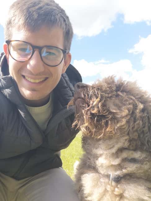 Tuscany Crete Senesi : Truffle Hunting Tour - The Role of Stella: The Expert Truffle-Hunting Dog