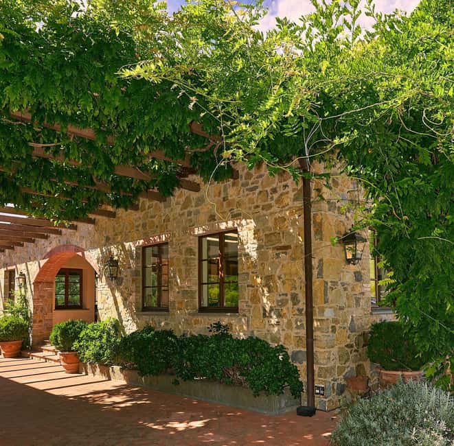 Tuscany: Picnic with Wine and Delicacies in Radda in Chianti - The Experience Provider: Holidoit SRL