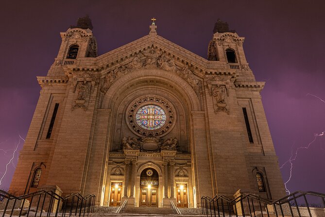 Twin City Ghosts Tour By US Ghost Adventures - Discover the Spooky Side of Summit Avenue in Minneapolis-Saint Paul