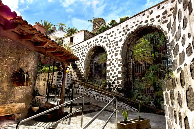 Twin Ticket Casa de los Balcones + Molino de gofio del Hoyo - Practical Details and Accessibility