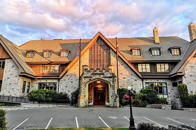 Two-Hour Luxury City Tour of Victoria - The Scenic Beauty of Beacon Hill Park and Oak Bay