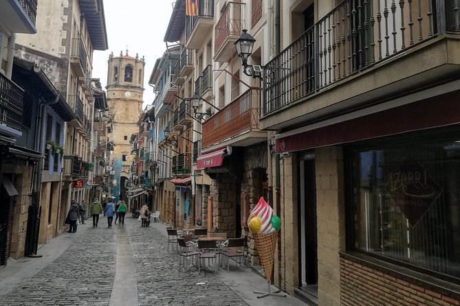 TXAKOLI vineyards HIKE, ZUMAIA and GETARIA - Private Outdoor & Gastronomic Tour - Exploring the Medieval Village of Getaria