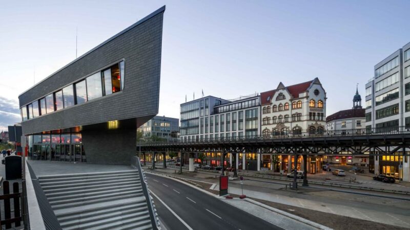 U-Boot Museum & War History Private Tour in Hamburg - Accessibility and Language Options