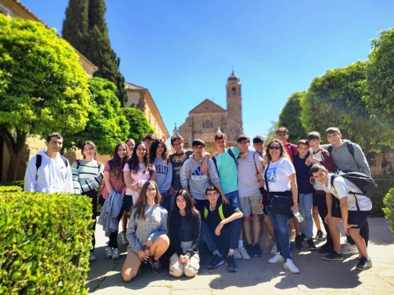 Úbeda: Tour centro histórico Patrimonio Mundial con entradas - Visiting the Basilica of Santa María de los Reales Alcázares