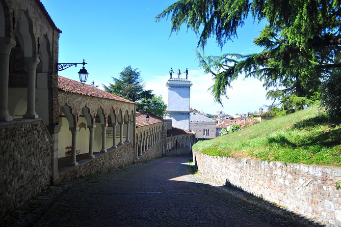 Udine guided tour / walking tour Udine - Strolling along Via Mercatovecchio, the elegant Renaissance street