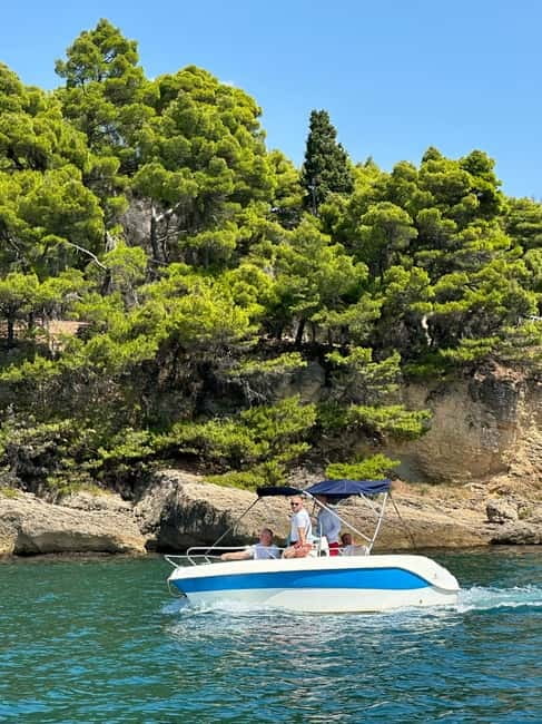 Ulcinj: Private Amazonas Boats Rental - Practical Details and Considerations