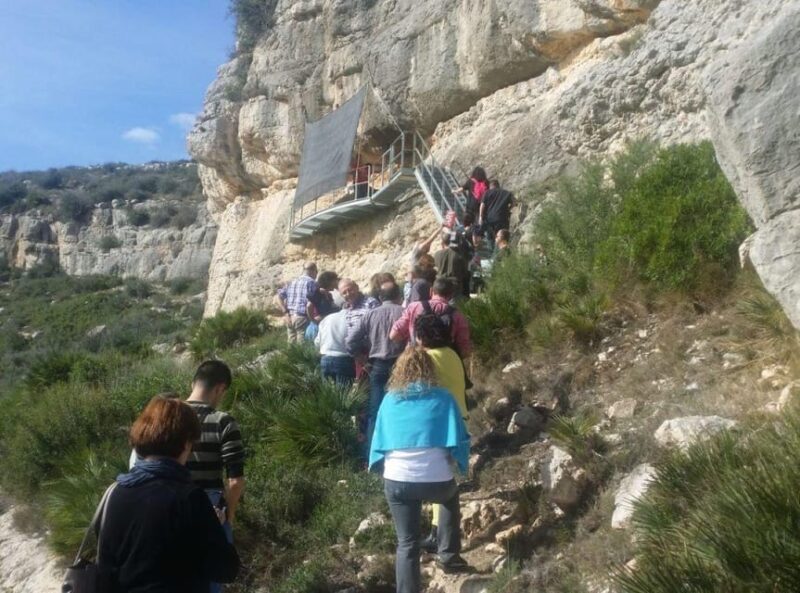 Ulldecona: Spiritual Cave Paintings Tour at Ermita Shelters - Practical Details: Meeting Point and Group Size