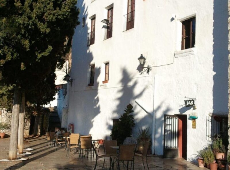 Ulldecona: Spiritual Cave Paintings Tour at Ermita Shelters - Accessibility and Language Considerations