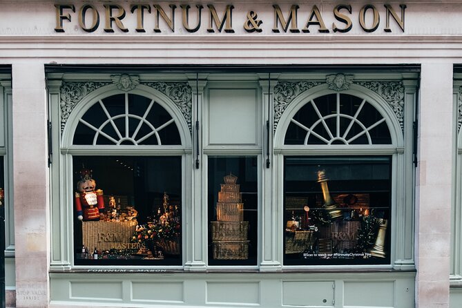 Ultimate Guided Tour of London - Exploring Covent Garden’s Historic Charm and Street Performers