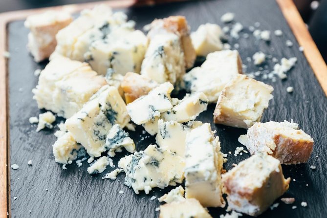 Ultimate London Cheese Crawl : Guided Food Tour - The Guides Role: Knowledge, Friendliness, and Humor