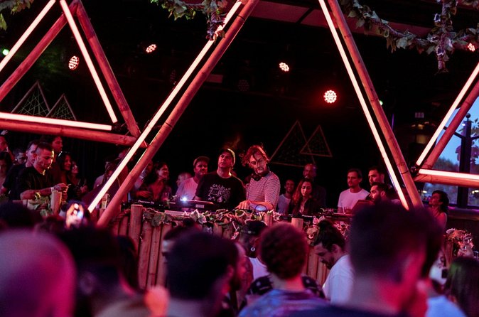 Ultimate South Beach Bar Crawl in Miami - The Social Atmosphere and Group Dynamics