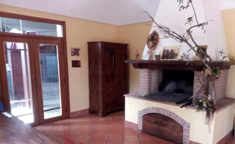 Umbria: guided tour to traditional oil mill + tasting - The Traditional Olive Oil Production Process Explained