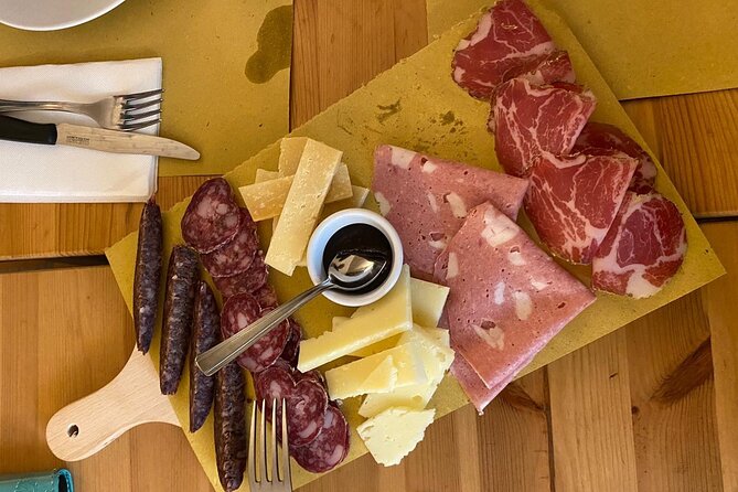 Umbria, Horseback riding in the Umbrian countryside with lunch - No Transfers Included – Plan Accordingly