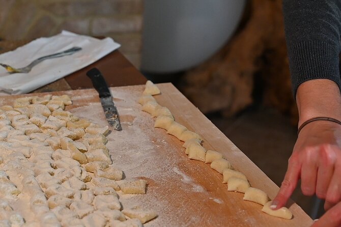 Umbrian Regional and Traditional Cooking Class with Lunch in Assisi - Practical Details and Group Size