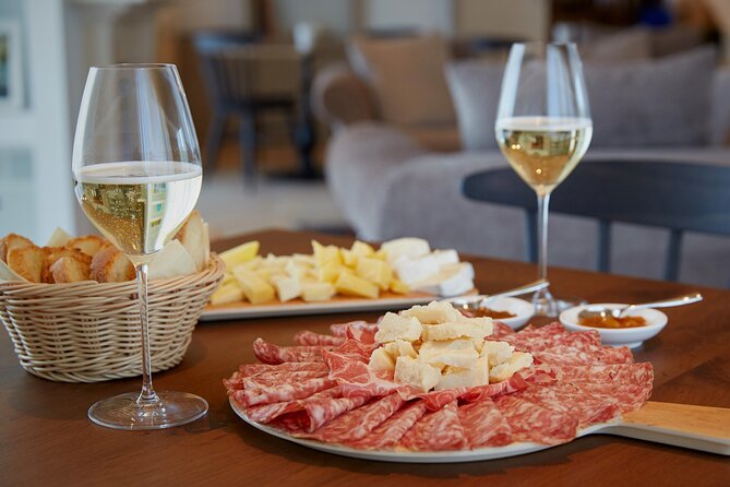 Unconventional Prosecco Tasting with Stunning View on Vineyards - An Authentic Prosecco Experience with a Stunning Vineyard View