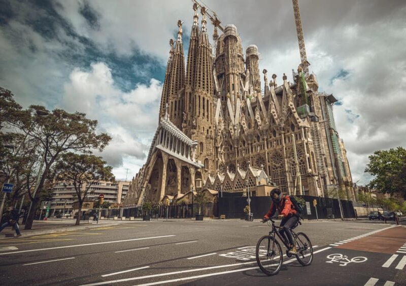 Uncover Sagrada Familia: Gaudís Designs and Museum Exhibits - Experience the Iconic Sagrada Familia with a Focus on Gaudí’s Designs and Museum Exhibits