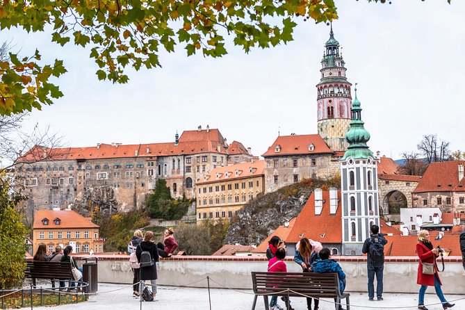 UNESCO Cesky Krumlov from Prague with Guided Tour and Transfer - Exploring Cesky Krumlov Castle