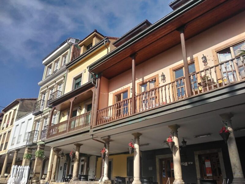 Unforgettable tour of Aviles - Discovering the Hidden Corners of Aviles at Plaza de España