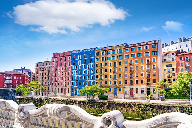 Unique Landmarks of Bilbao Walking Tour for Couples - Key Points
