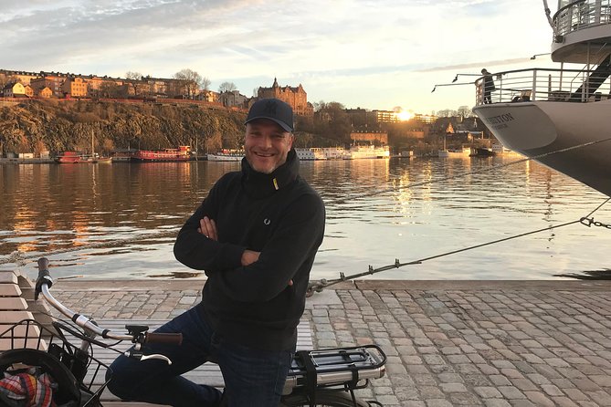 Unique walking tour Stockholm - The Majestic Royal Palace and Final Stop