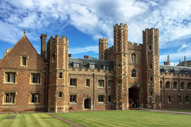 University Walking Tour - Cambridge’s Historic Round Church as a Starting Point